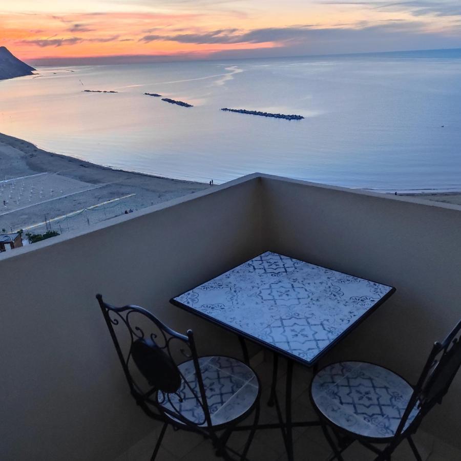 Tramonto In Baia Apartman Pesaro Kültér fotó