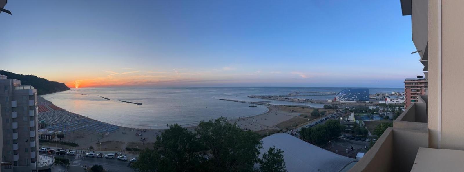 Tramonto In Baia Apartman Pesaro Kültér fotó